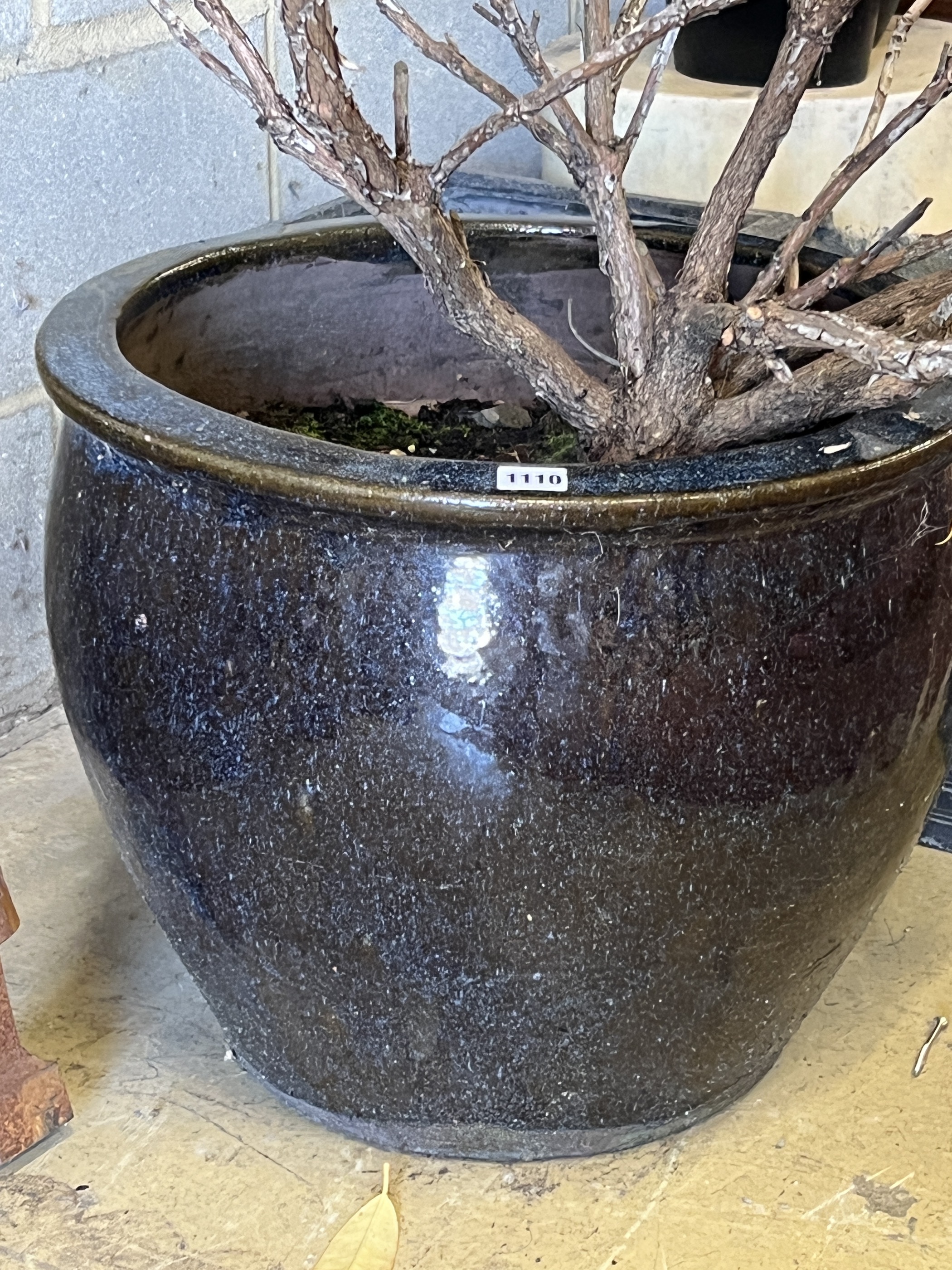 A large circular glazed earthenware garden planter, diameter 50cm, height 41cm